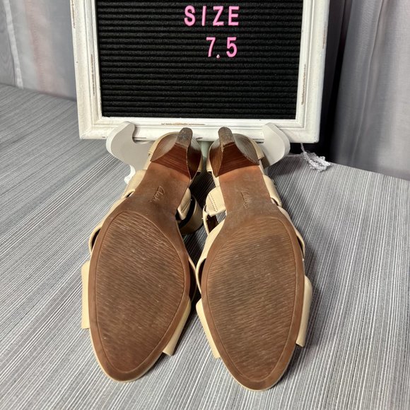 Clarks NUDE Florine Sashae Leather Sandal: Size 7.5 - Picture 8 of 14